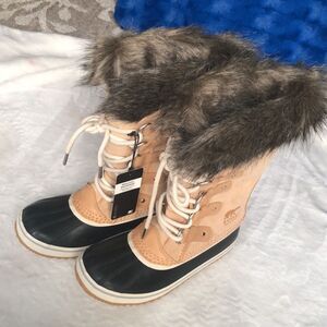 New SOREL Joan of Arctic Faux Fur Waterproof Snow Boot (Women), women size 6